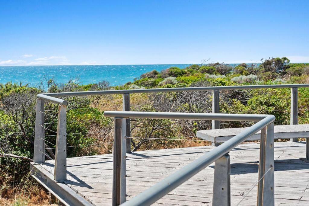 Seascape Beach House, Luxury 3X2, Fire Pit, Enchanted Garden, Pet Friendly, Sleeps 8, Opp Cafe Villa Mandurah Exterior photo