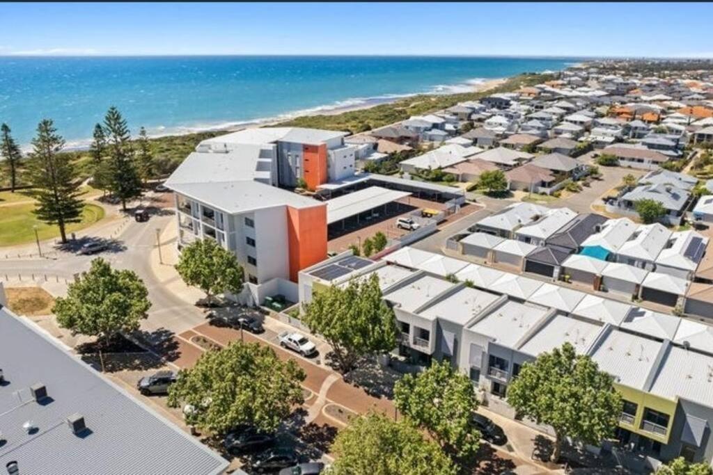 Seascape Beach House, Luxury 3X2, Fire Pit, Enchanted Garden, Pet Friendly, Sleeps 8, Opp Cafe Villa Mandurah Exterior photo