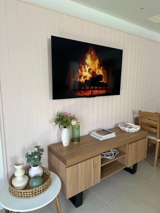 Seascape Beach House, Luxury 3X2, Fire Pit, Enchanted Garden, Pet Friendly, Sleeps 8, Opp Cafe Villa Mandurah Exterior photo